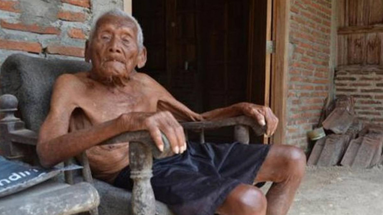 Manusia berusia lebih seabad