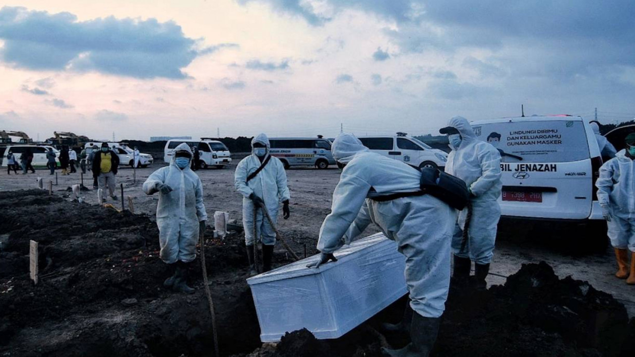 Ilustrasi pemakanan korban Covid-19.