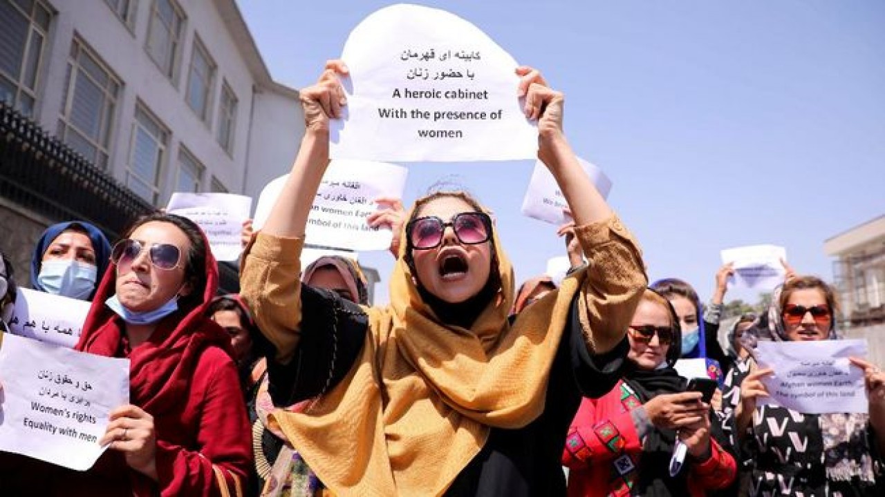 Perempuan Afghanistan berunjuk rasa menentang Taliban. (Net)