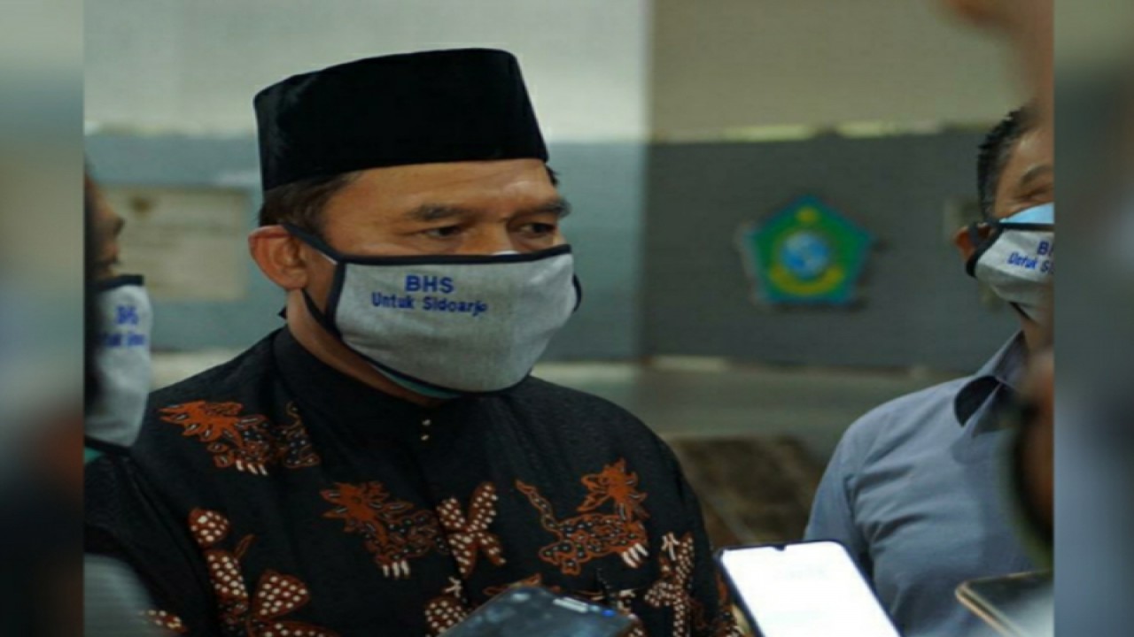 Bambang Haryo Soekartono.