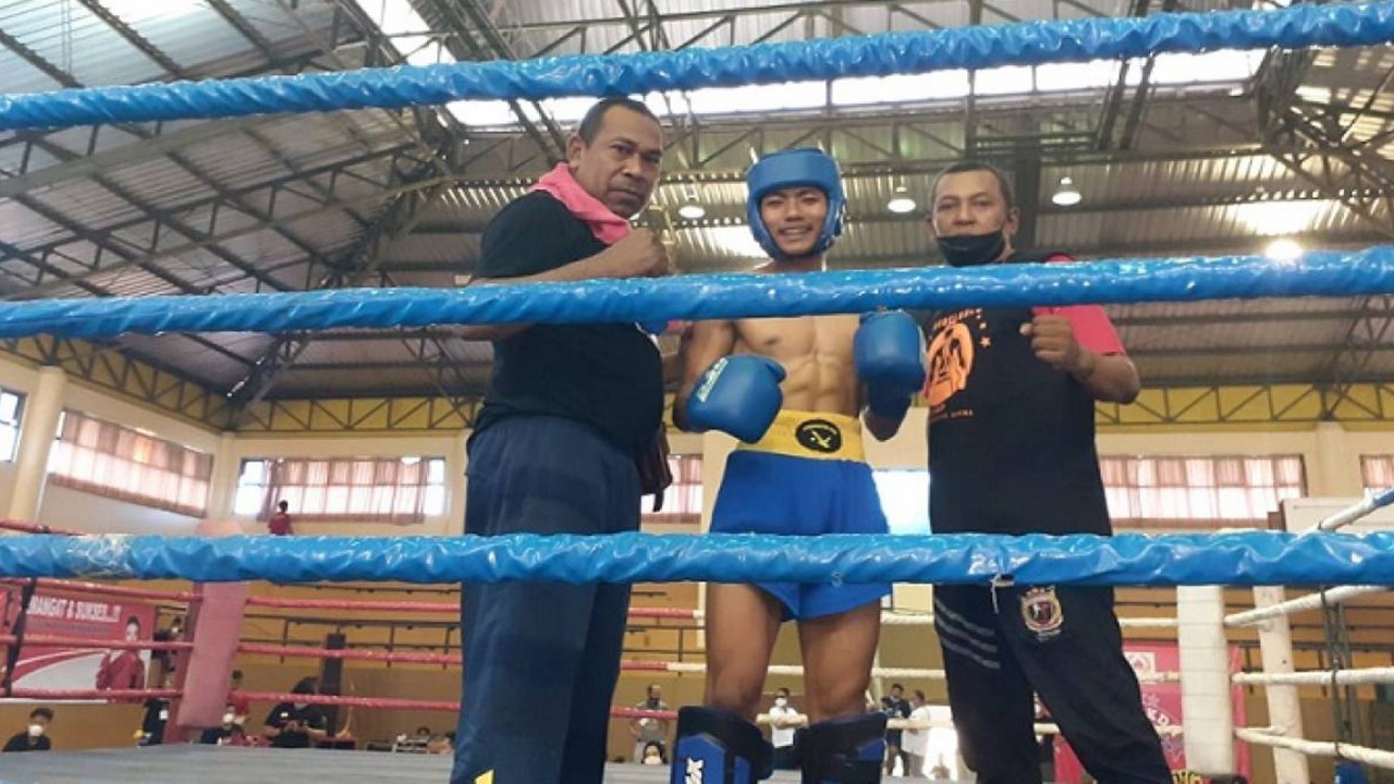 Alfi Sylfa Nila bersama pelatihnya / Foto: Sylfa