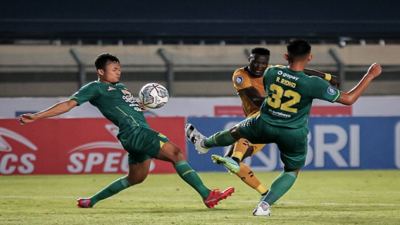 Laga Persebaya vs Bhayangkara FC