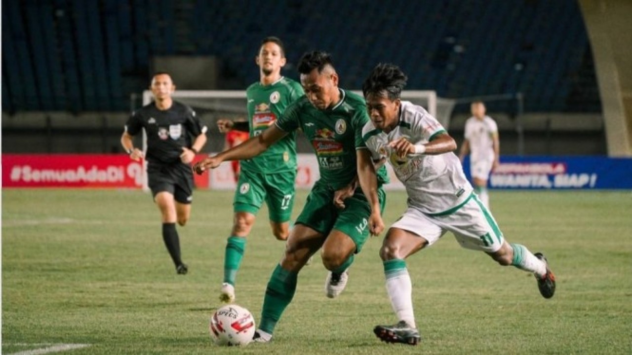 Laga Persebaya vs PSS Sleman