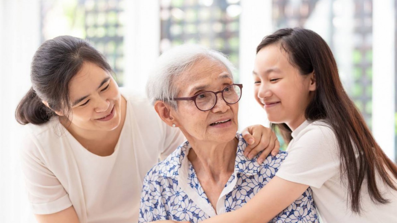 Ilustrasi lansia bersama keluarga. (Net)