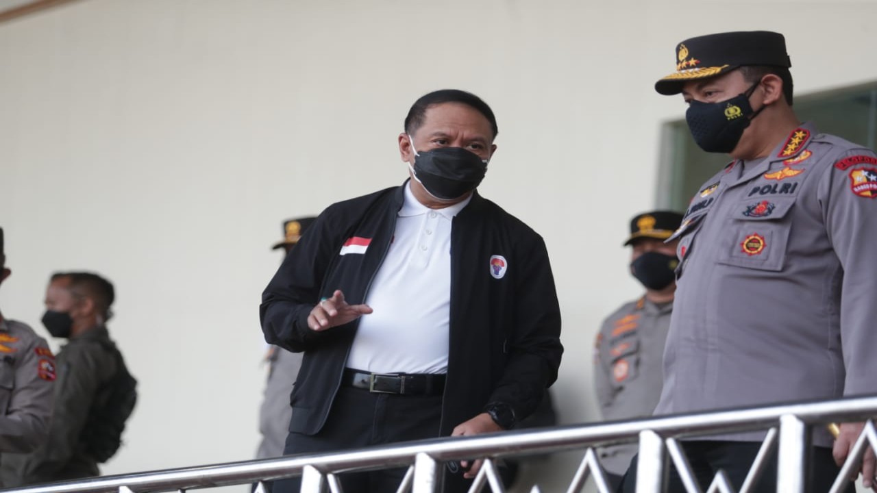 Menpora, Zainudin Amalai bersama Kapolri Listyo Sigit