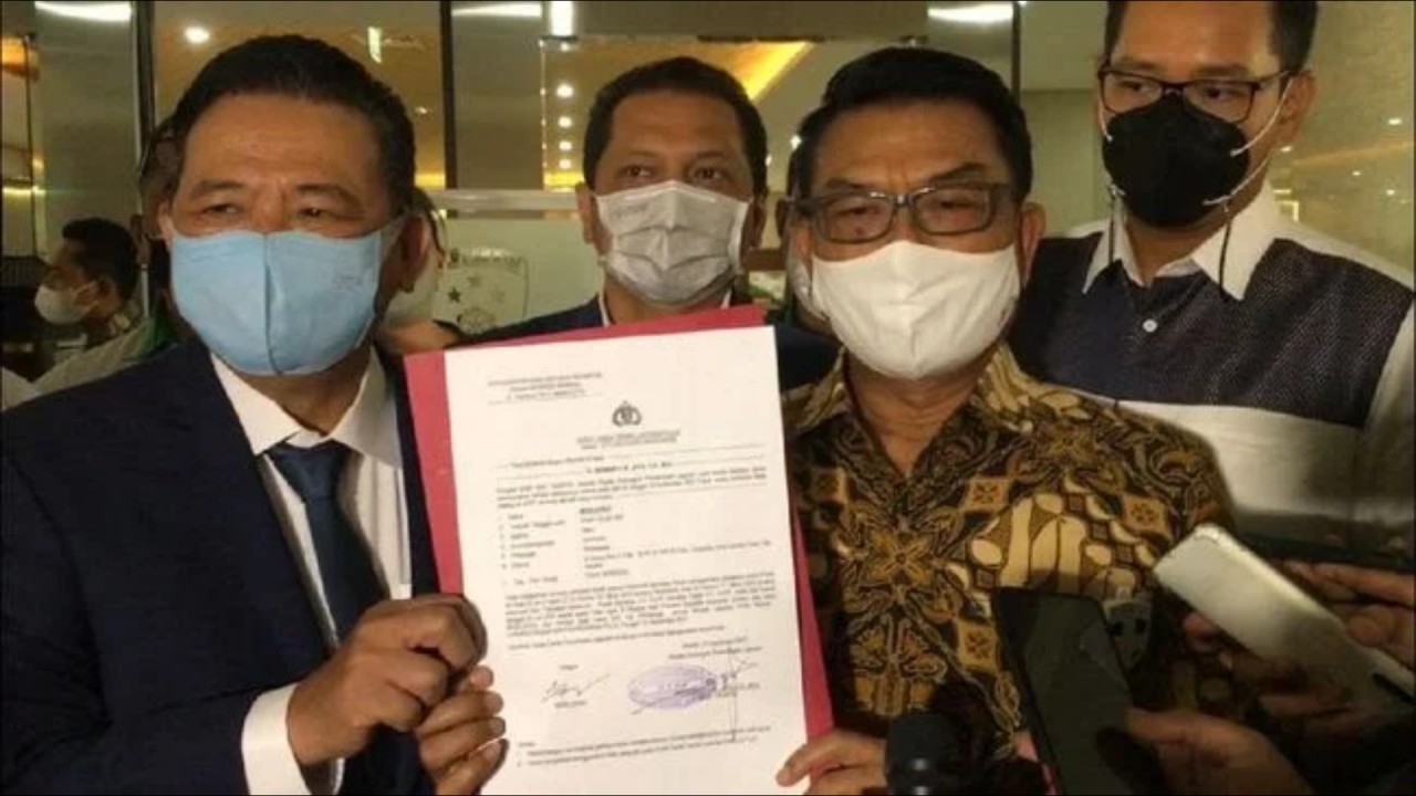 Otto Hasibuan bersama Moeldoko. (Detik)