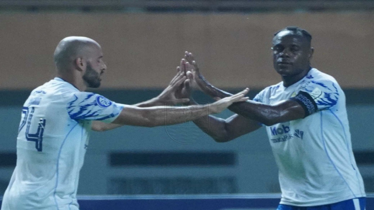 Mohammed Rashid bersama Igbonefo