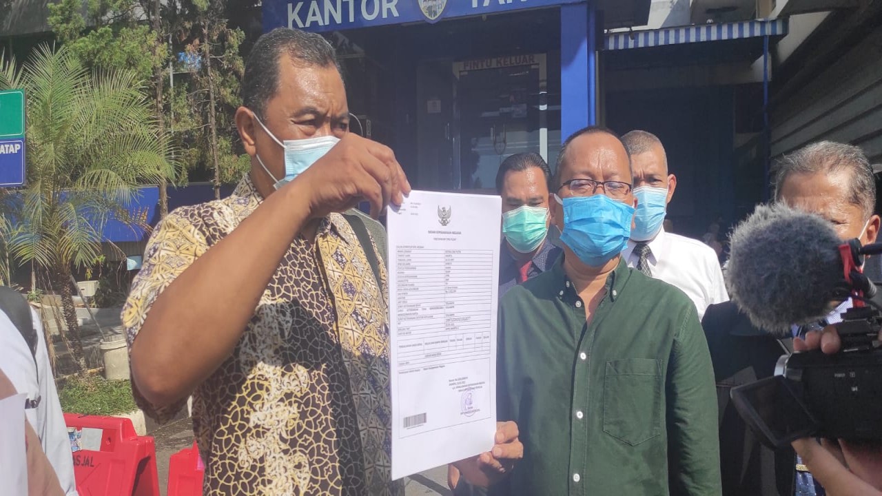 Odie Hudiyanto bersama para korban dan kuasa hukum lainnya.