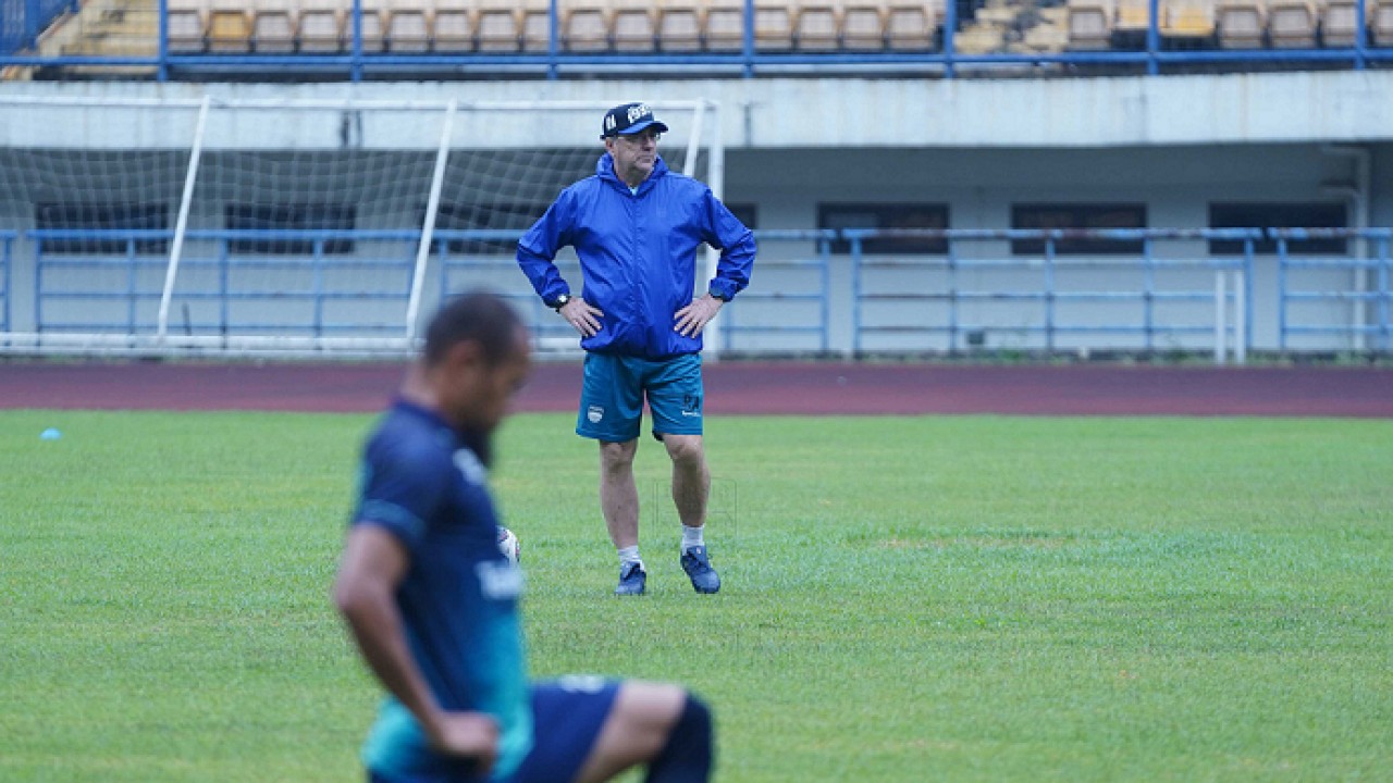 Pelatih Persib, Robert Alberts