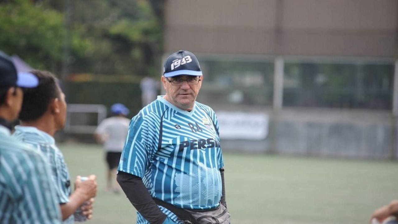 Pelatih Persib, Robert Alberts