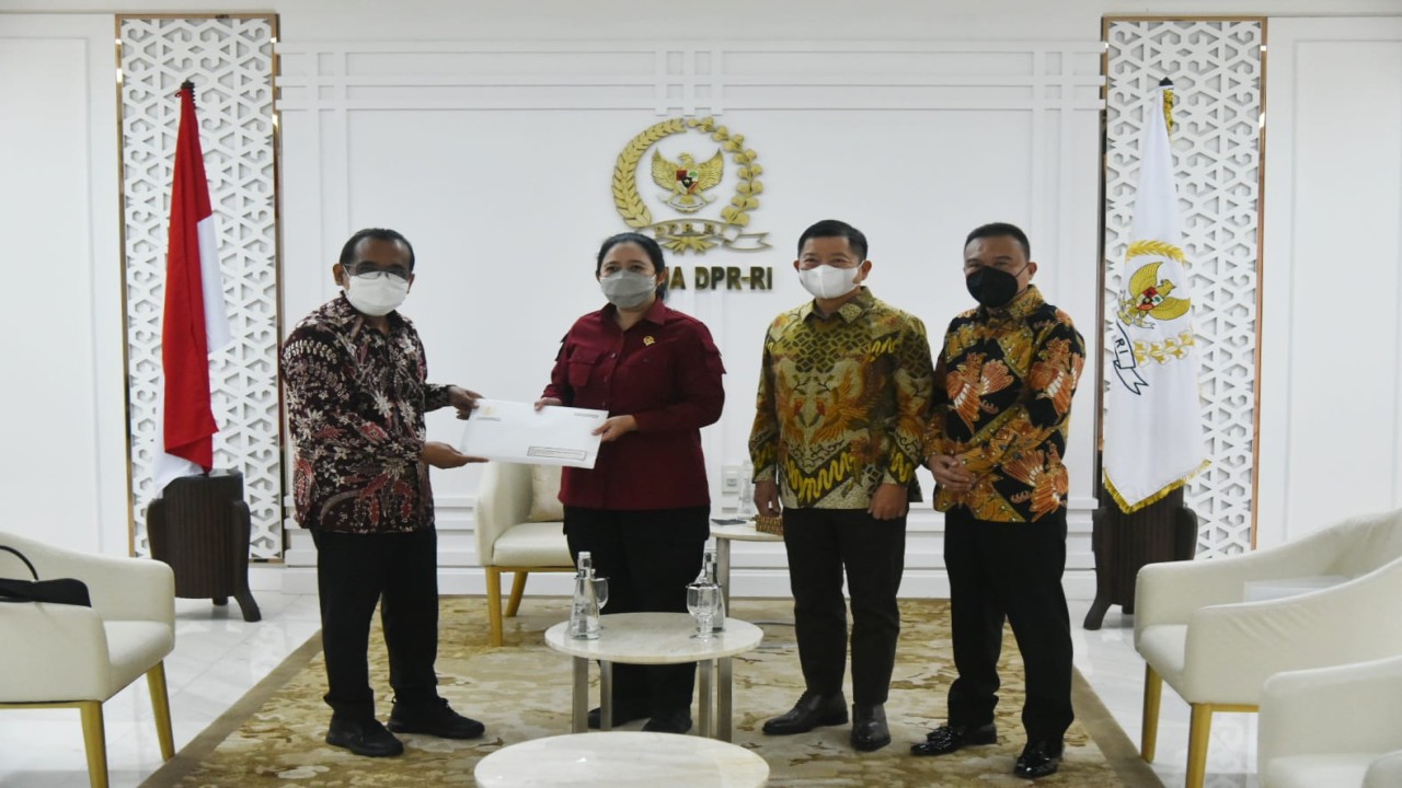 Penyerahan Surpres RUU IKN.