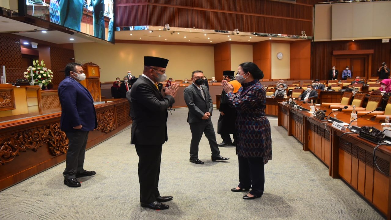 Puan saat menyampaikan ucapan selamat kepada Lodewijk.