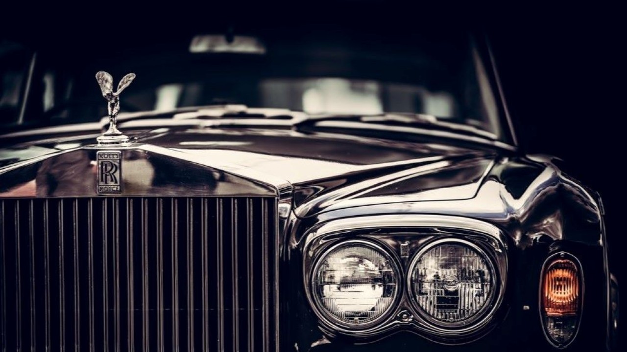 Ilustrasi mobil Rolls-Royce. (Lifepal)