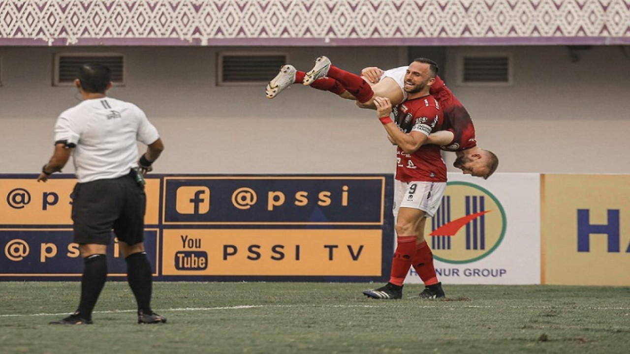 Selebrasi Skuad Bali United