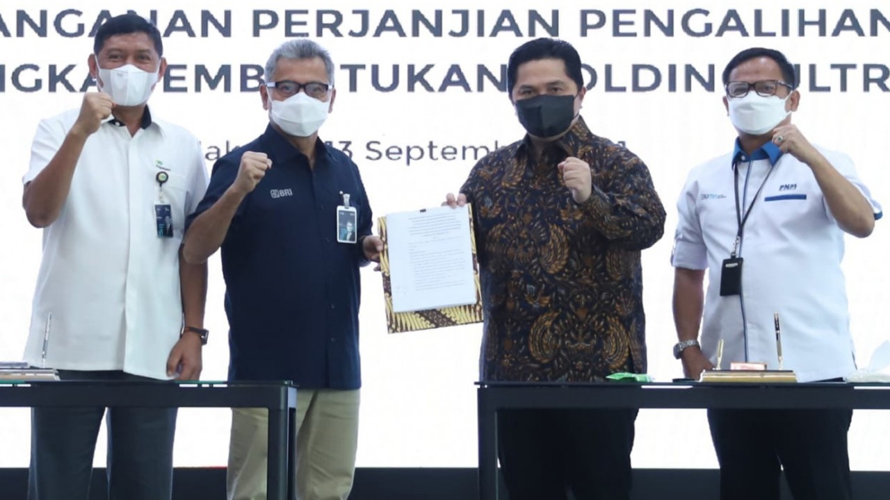 Dirut BRI Sunarso bersama menteri BUMN, Erick Thohir