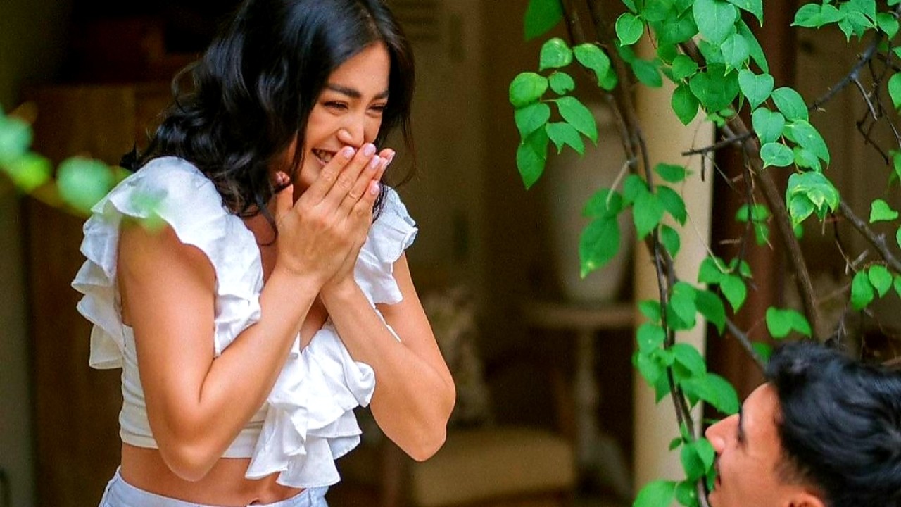 Vincent Verhaag saat melamar Jessica Iskandar (Instagram)