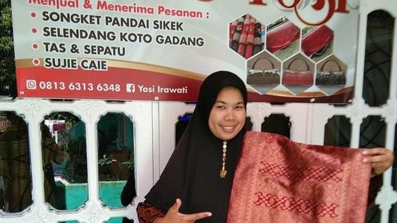 Yosi, pedagang kain songket asal Bukit Tinggi