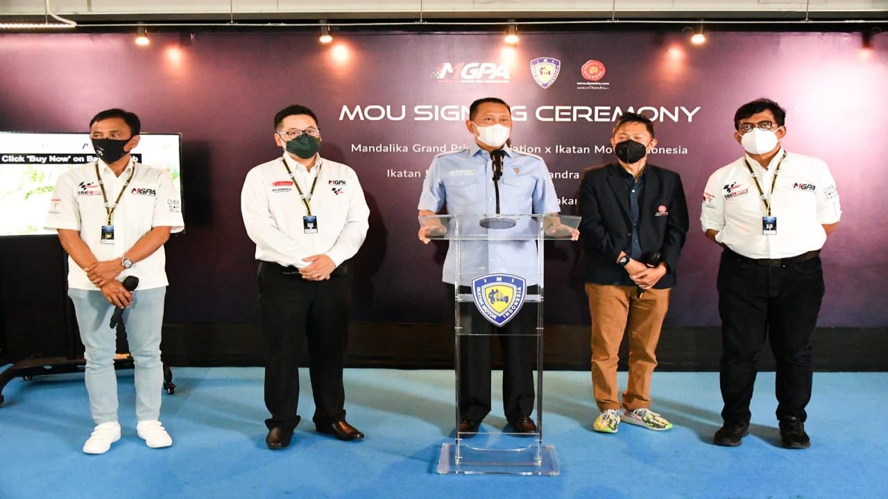 Ketua MPR RI yang juga Ketum PP IMI Bambang Soesatyo (tengah).