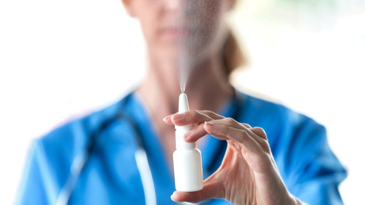 Vaksin Covid-19 berbentuk semprotan hidung. (News Medical)