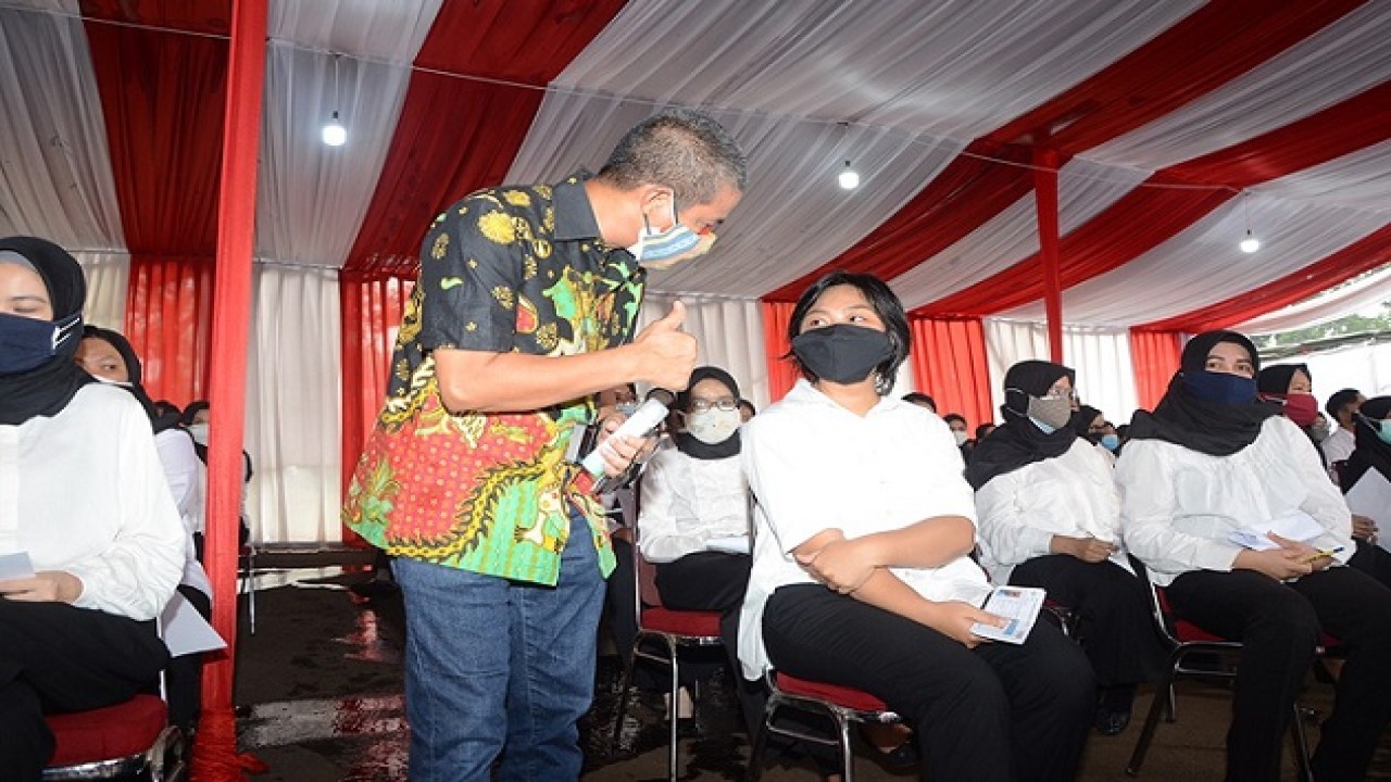 Deputi Bidang SDM PANRB Alex Denni, menjelaskan pentingnya implementasi nilai dasar BerAKHLAK dan slogan "Bangga Melayani Bangsa" bagi para ASN