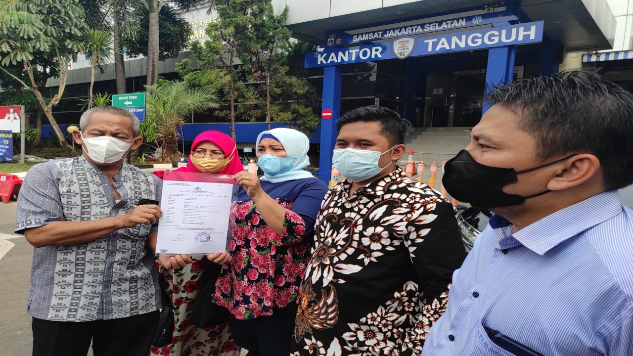 Pihak ahli waris H. Marzuki dan kuasa hukum.