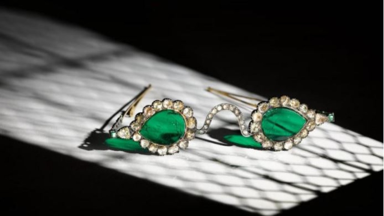 Kacamata ini dipesan oleh seorang pangeran Mughal India. (Sotheby's)