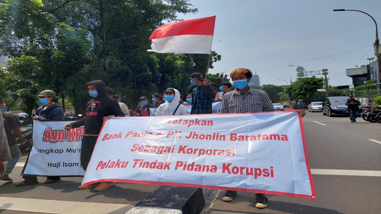Massa KAKI di depan KPK.