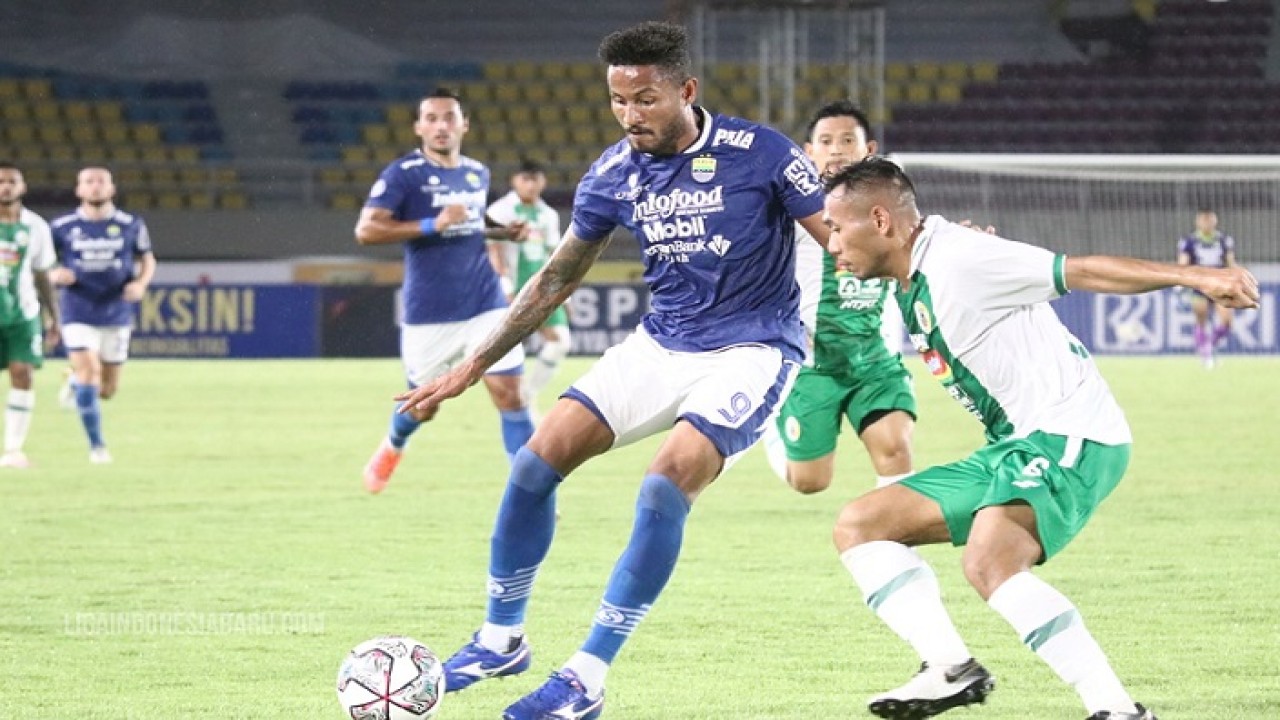 Laga Persib vs PSIS Semarang