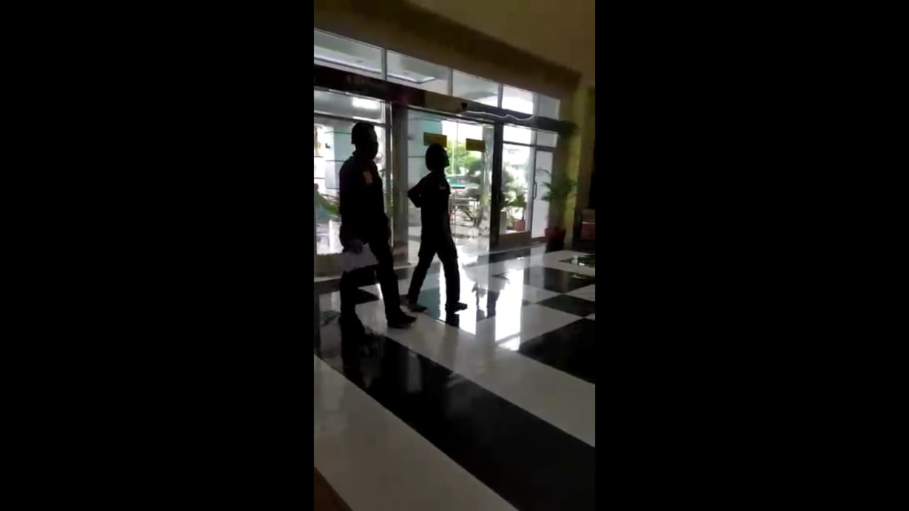 Mahasiswa yang dibanting polisi. (Net)