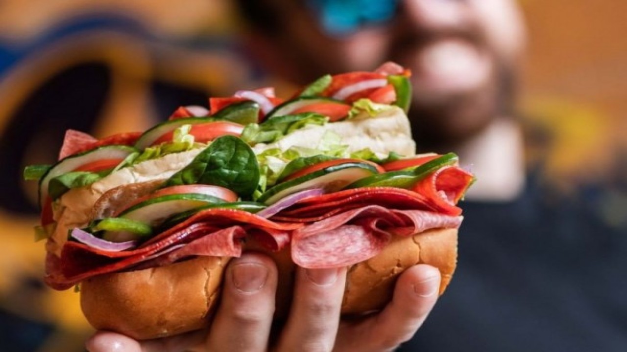 Ilustrasi makanan cepat saji. (IDN Times)