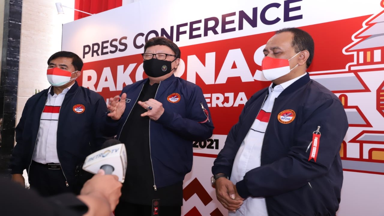 MenPAN-RB Tjahjo Kumolo (tengah).