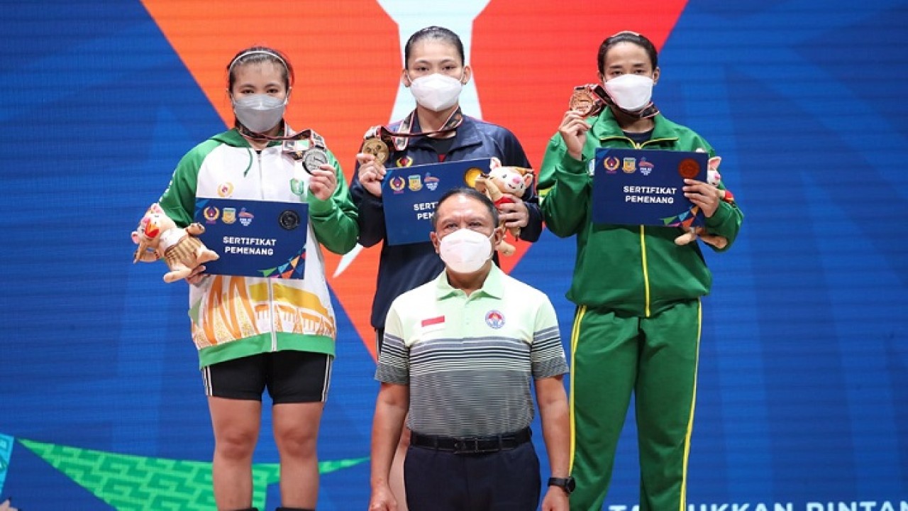 Menpora Zainudin Amali bersama atlet PON Papua