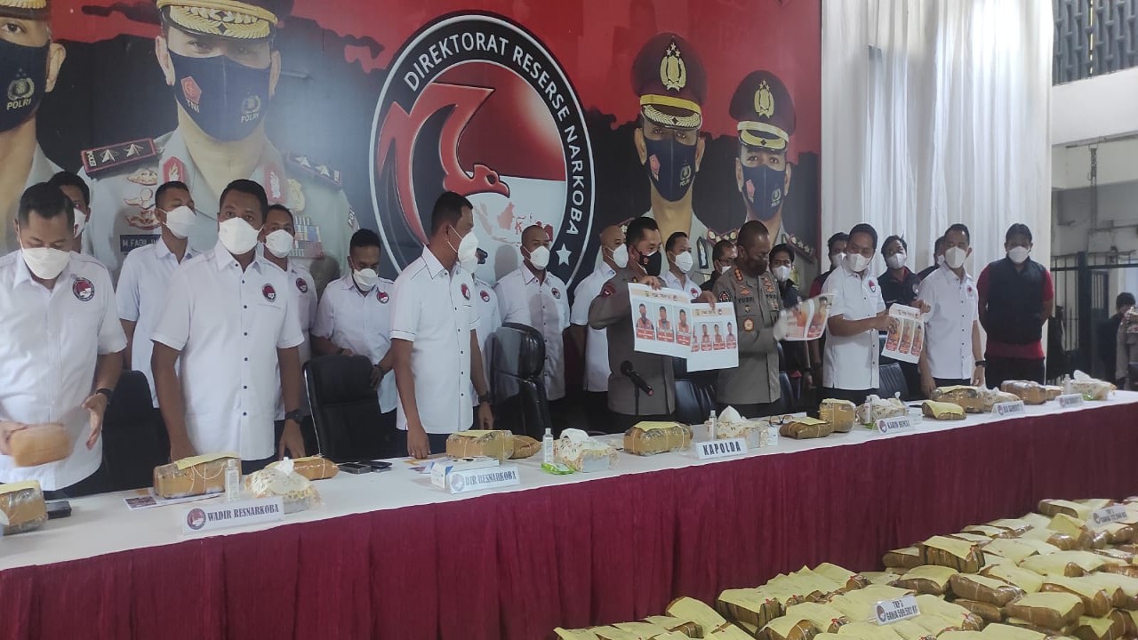 Konferensi pers pengungkapan peredaran ganja oleh Polda Metro Jaya.