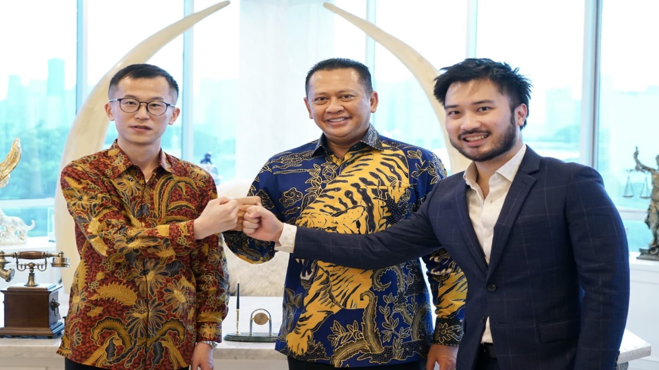 Bamsoet bersama pihak EHang 216.