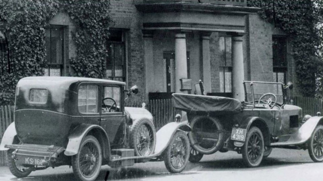 Mobil Bentley pertama buatan 100 tahun lalu. (Carscoops)