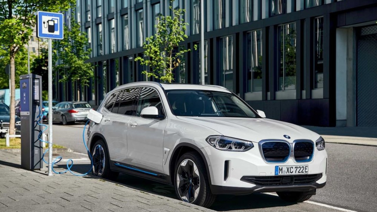 Kendaraan listrik BMW iX3. (BMW)