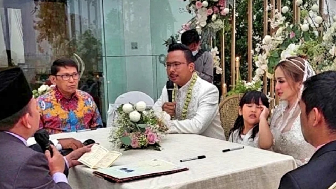 Cupi Cupita dan Bintang Bagus saat akad nikah (net)