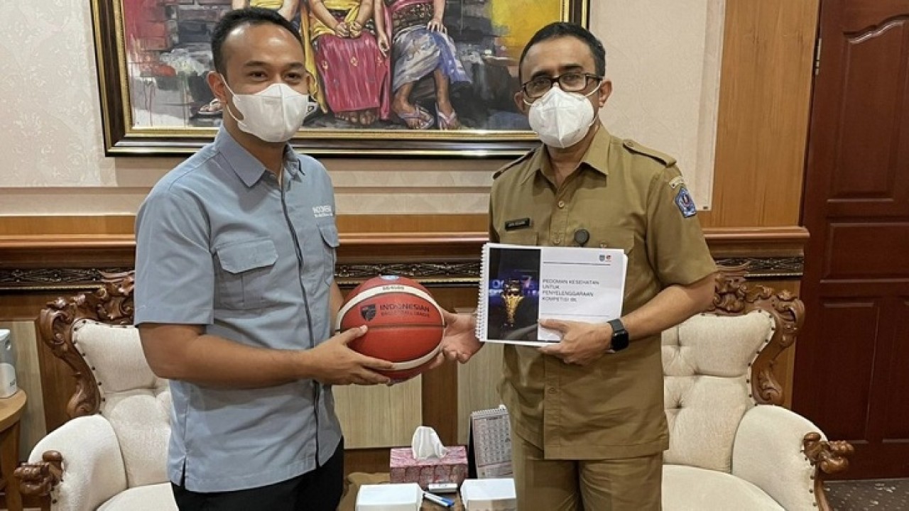 Direktur Utama IBL, Junas Miradiarsyah bersama Walikota Denpasar, I Gusti Ngurah Jaya Negara