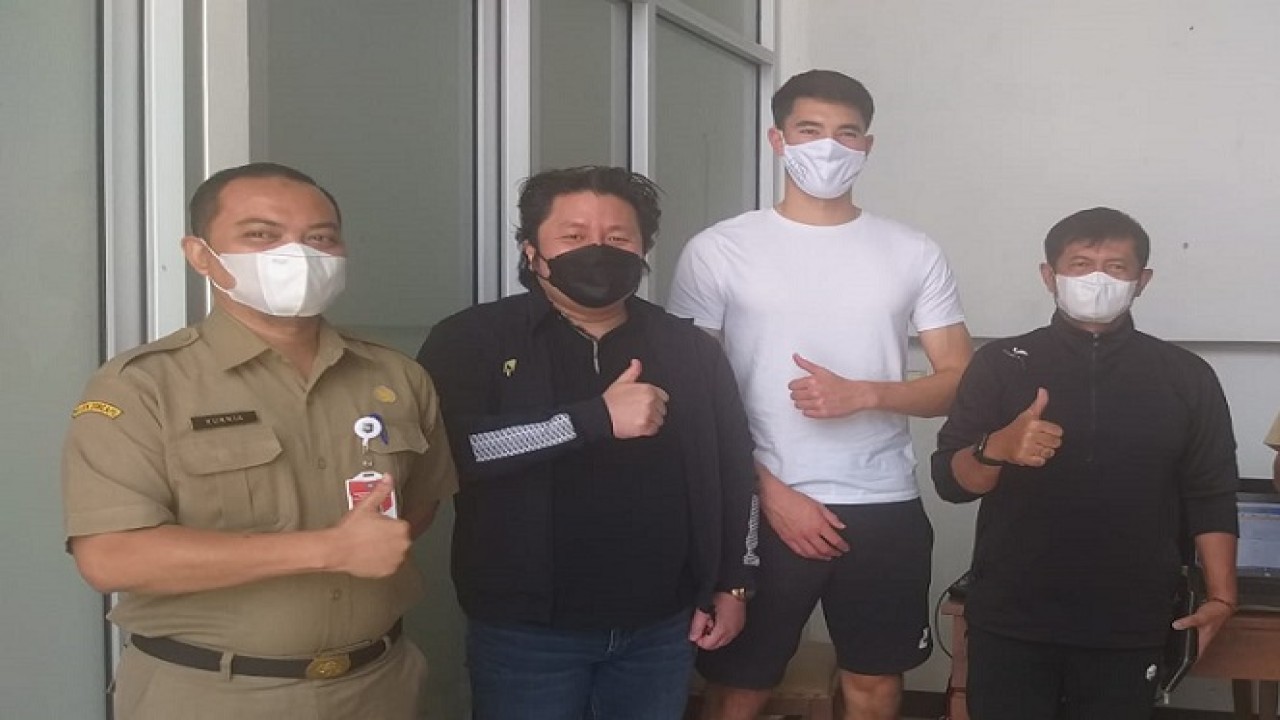 Elkan Baggott remi punya KTP