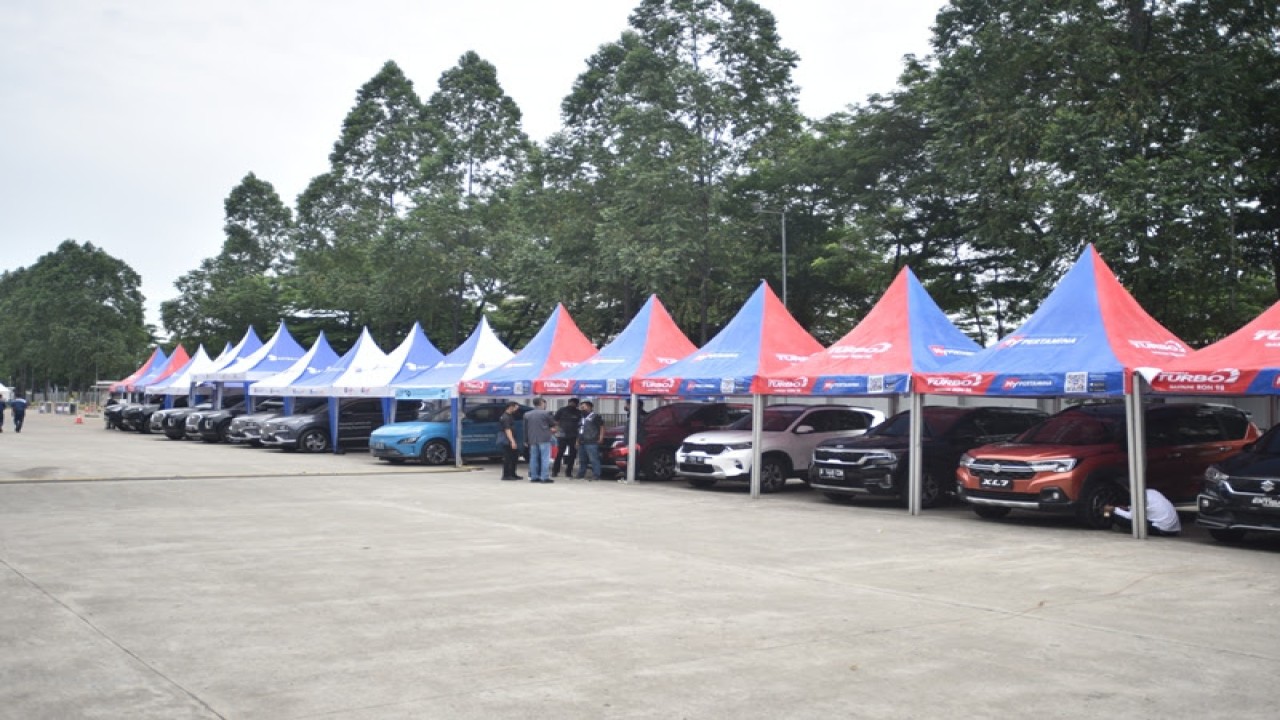 Mobil yang disiapkan untuk test drive bagi pengunjung GIIAS 2021. (Istimewa)