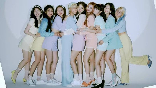 Grup K-Pop TWICE-1637549204