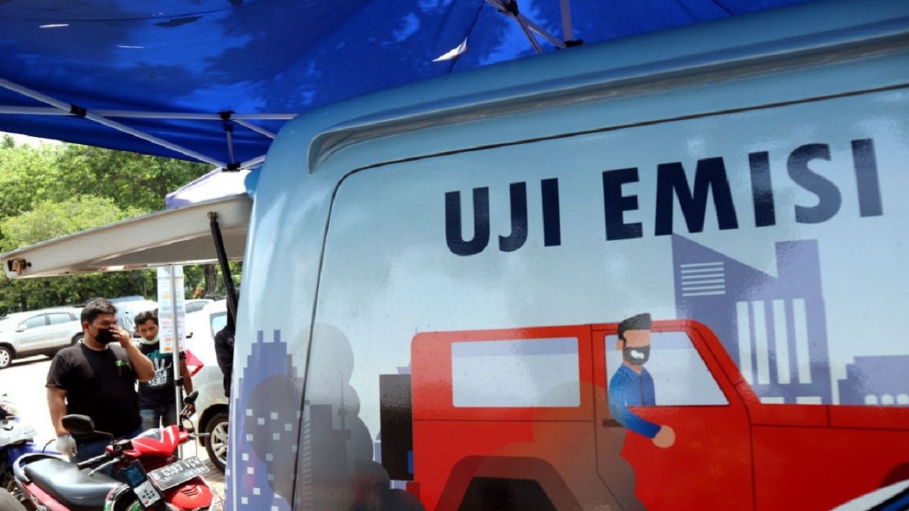 Ilustrasi uji emisi kendaraan bermotor/ist