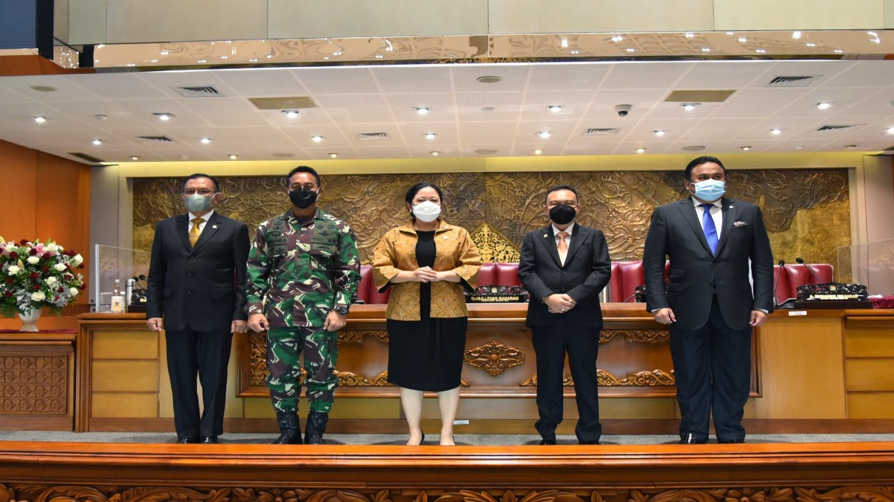 Jenderal Andika Perkasa bersama pimpinan DPR RI.