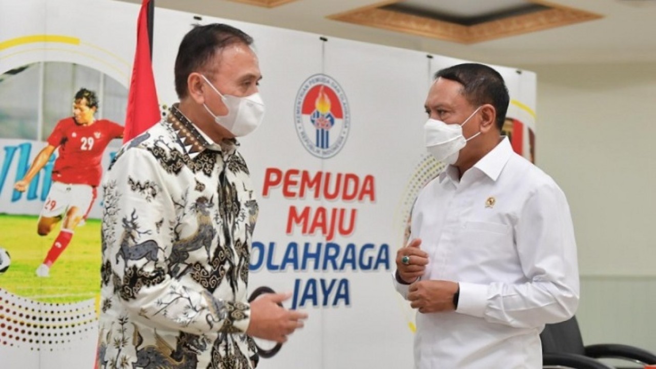 Ketum PSSI Mochamad Iriawan bersama Menpora Zainudin Amali