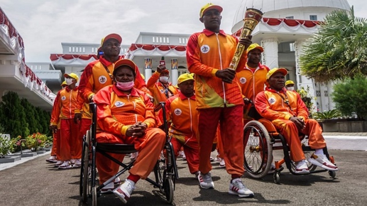 Kirab api Pekan Paralimpik Nasional (Peparnas) XVI Papua