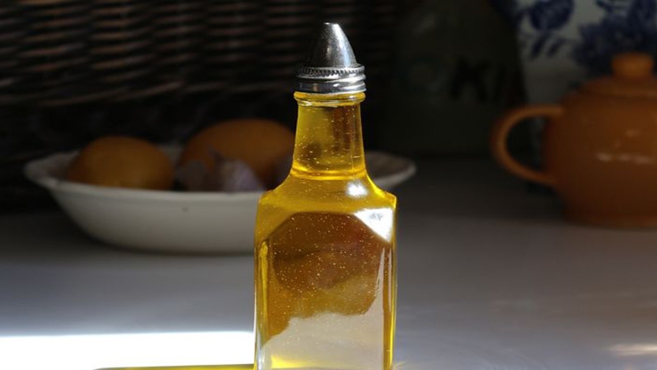 Ilustrasi minyak goreng (sajiansedapgrid.id)