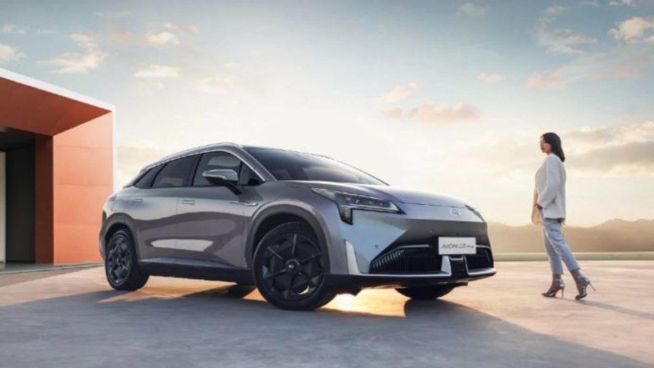 Mobil listrik Aion LX Plus. (Gizmochina)
