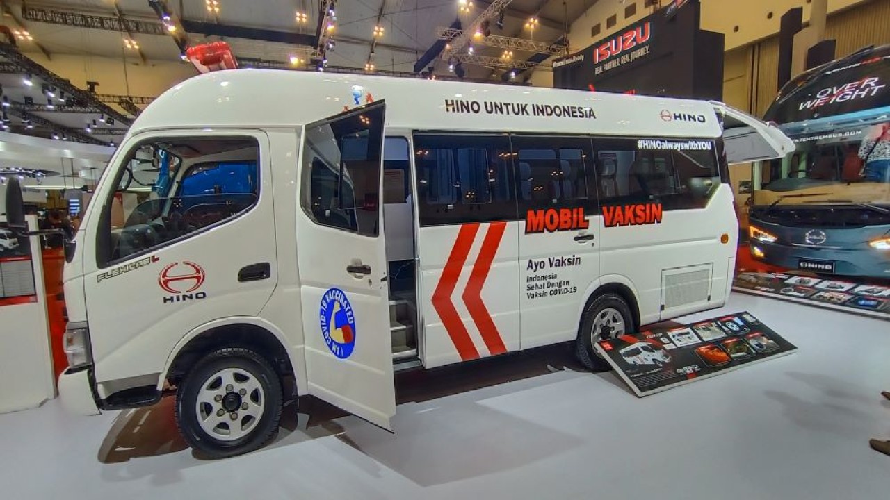 Hino pamerkan mobil vaksin Dutro 110 SDBL Flexicab. (Adiantoro/NTV)