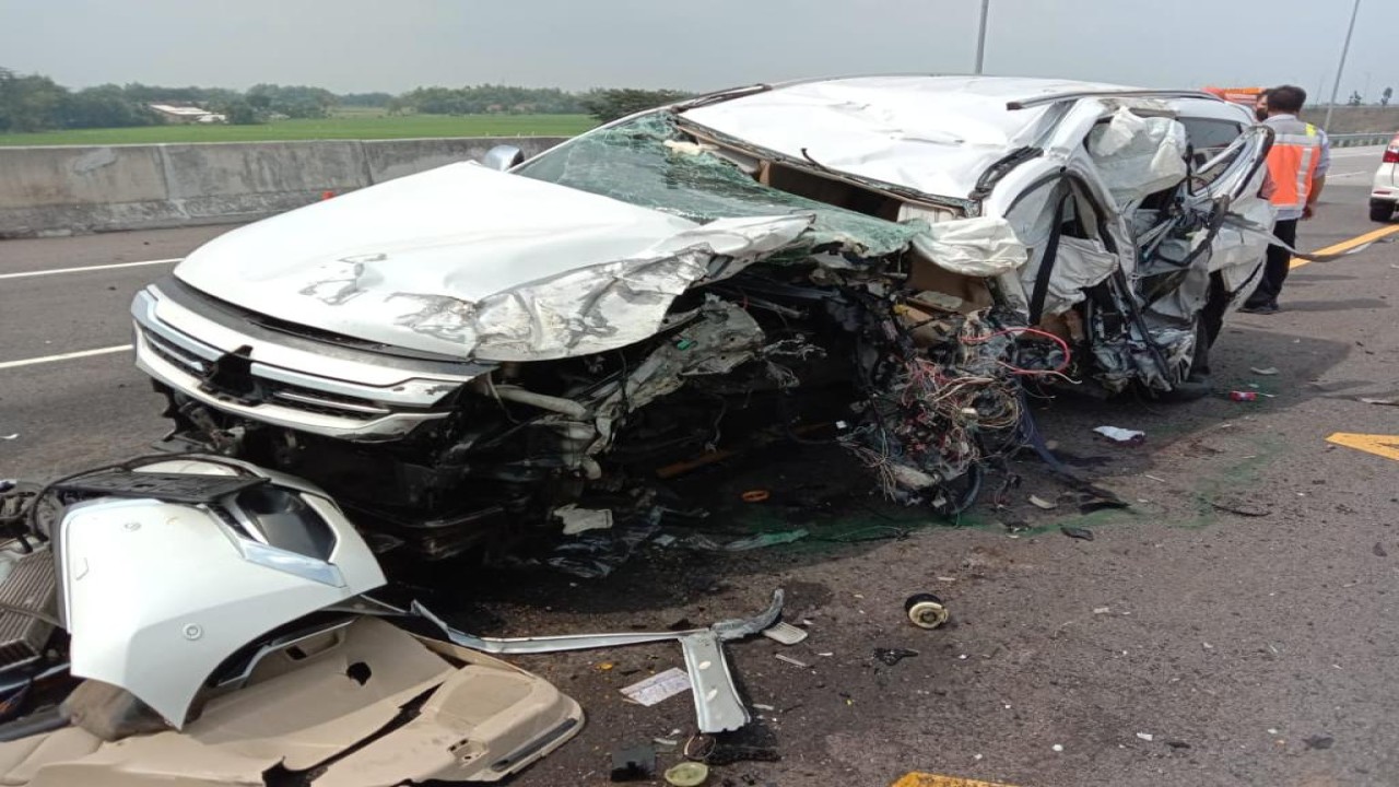 Mobil Vanessa Angel yang ringsek.