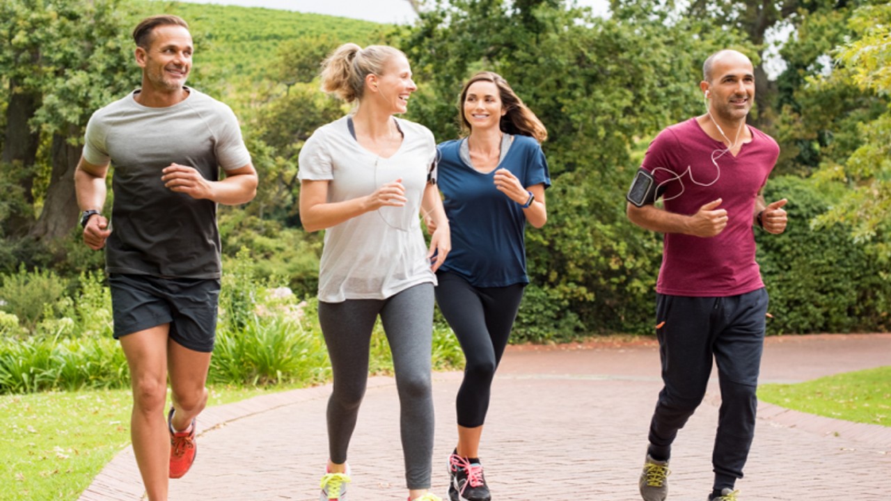 Ilustrasi olahraga lari pagi (serabutan.net)